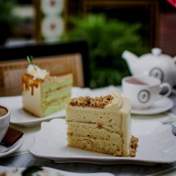 gula-melaka-crunch-pandan-cake